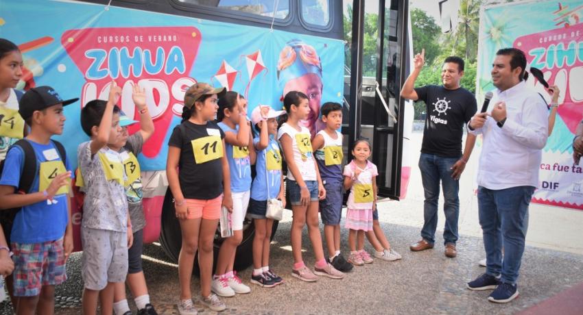 Presidente JSA y esposa LTC dan inicio a rally aventura para 15 niños del Zihua Kids