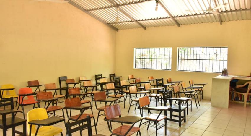 Aula rehabilitadas en secundaria de El Coacoyul