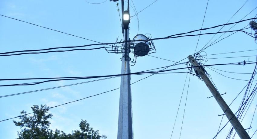 Electrificación en la calle Río Atoyac de la colonia Darío Galeana