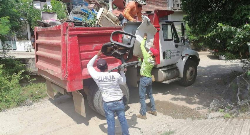 Gobierno municipal recolecta más de 127 toneladas de cacharros en colonias y comunidades.