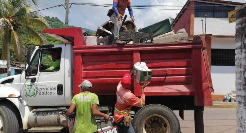 Gobierno municipal recolecta más de 127 toneladas de cacharros en colonias y comunidades.