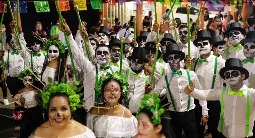 Festival de Día de Muertos todo un éxito en Zihuatanejo