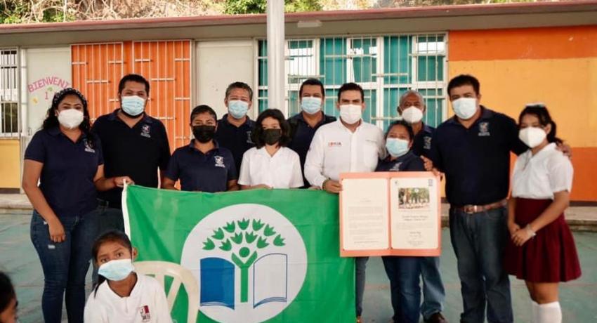 Encabeza alcalde Jorge Sánchez entrega del distintivo Green Flag a 5 escuelas de Zihuatanejo