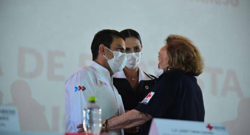 Asiste Presidente Jorge Sánchez a toma de protesta de nuevo Consejo de Cruz Roja Zihuatanejo