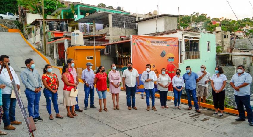 Alcalde Jorge Sánchez Allec entrega calle pavimentada en la IMA para seguir transformando Zihua
