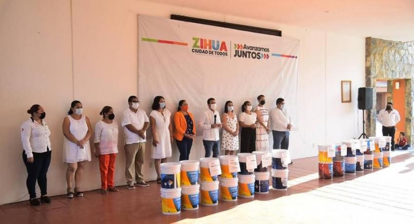 Presidente Jorge Sánchez Allec recibe apoyo de Fundación Merza para escuelas de Zihuatanejo