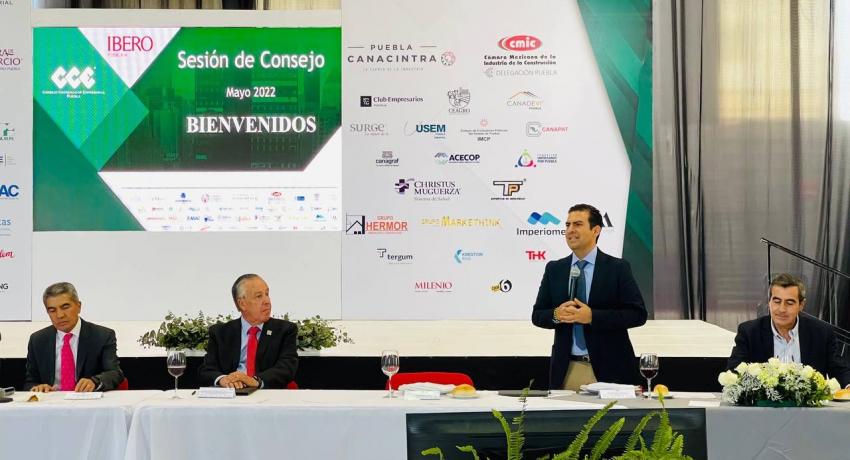 Jorge Sánchez presenta ante empresarios de Puebla a Ixtapa Zihuatanejo como un destino turístico ideal para la inversión. 