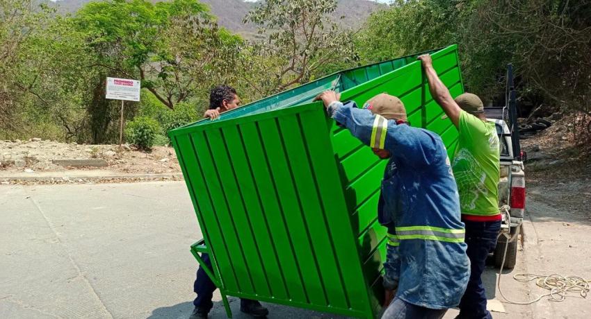 Servicios Públicos mantiene una ciudad limpia con la colocación de contenedores de basura 