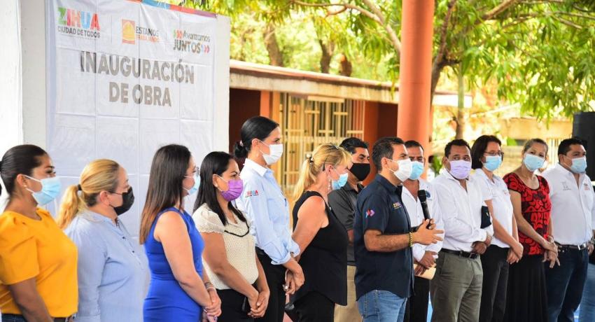 Presidente Jorge Sánchez Allec entrega cancha techada de escuela primaria Redención Tropical