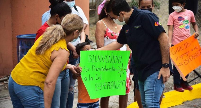 Presidente Jorge Sánchez Allec entrega dignificado acceso principal a colonia La Esperanza