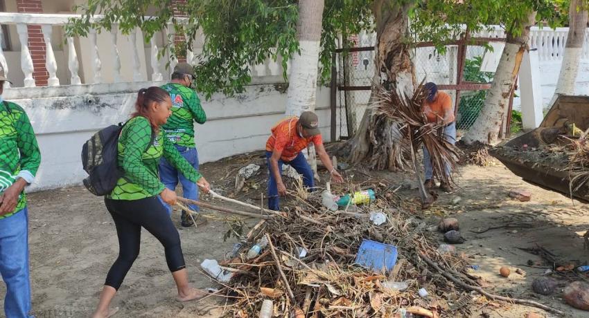 Instruye alcalde Jorge Sánchez Allec trabajo de limpieza permanente en todas las playas