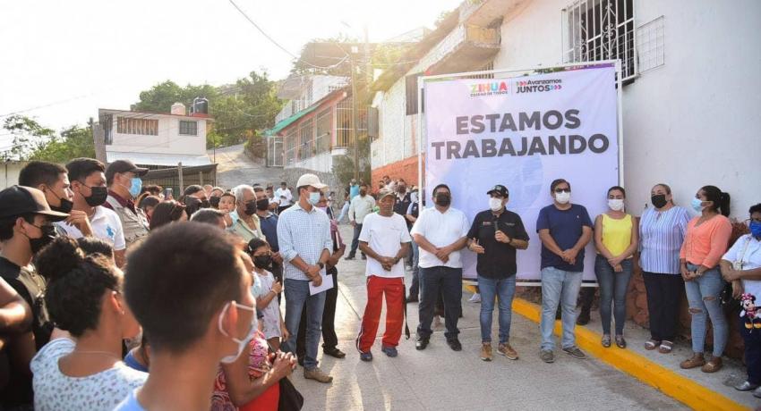 Presidente Jorge Sánchez Allec entrega nueva calle pavimentada en colonia Vicente Guerrero
