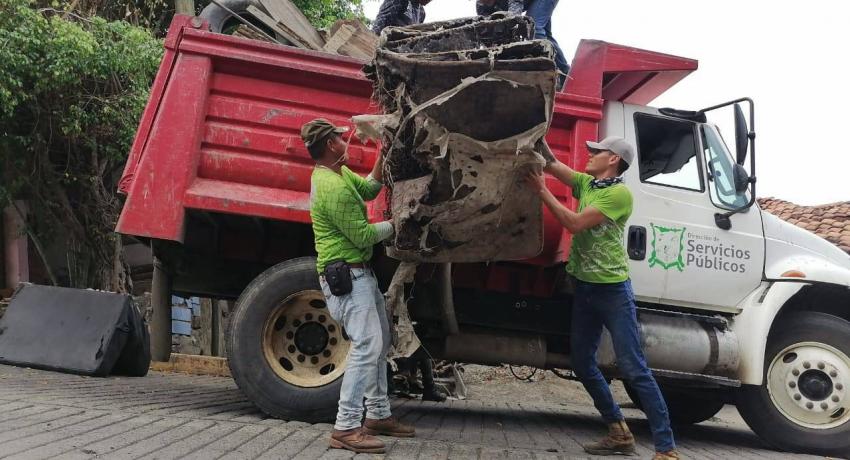 Servicios Públicos recolecta más de 60 toneladas de cacharros en diferentes colonias
