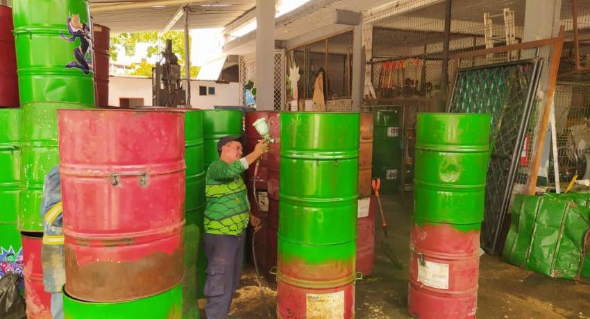 Gobierno de Zihuatanejo continúa con la colocación  de contenedores de basura 