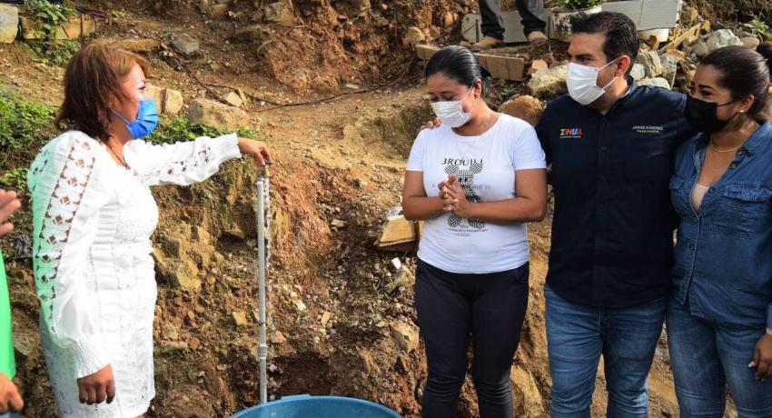 Alcalde Jorge Sánchez Allec entrega sistema de agua potable e inicia pavimentación en Altamira