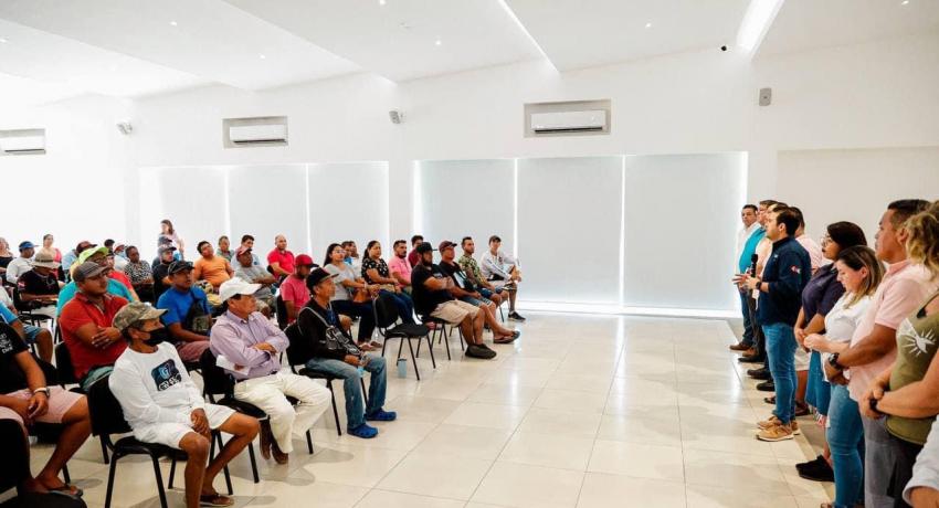 Presidente Jorge Sánchez Allec inaugura curso taller sobre avistamiento de ballenas