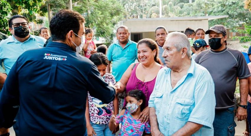Presidente Jorge Sánchez Allec arranca construcción de andador en la colonia La Joya