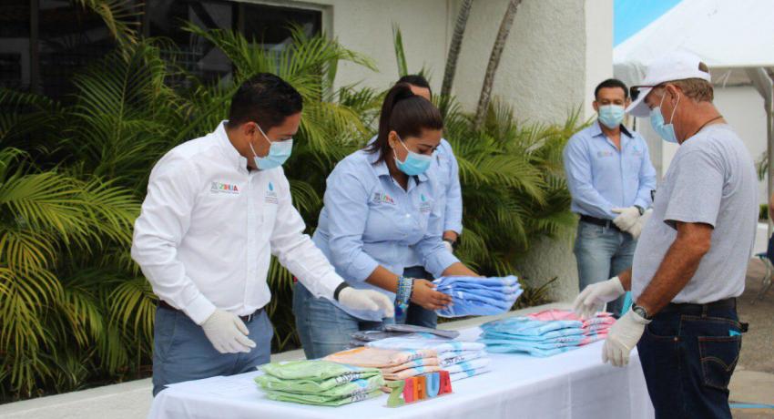 Entrega de uniformes a mas de 300 trabajadores de la CAPAZ