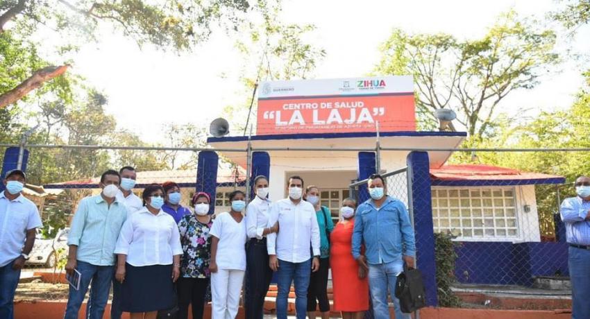 Entrega Centro de Salud rehabilitado en La Laja.