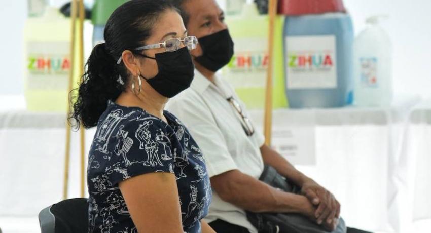 Presidente Jorge Sánchez y esposa entregan kit’s de limpieza a más de 40 escuelas