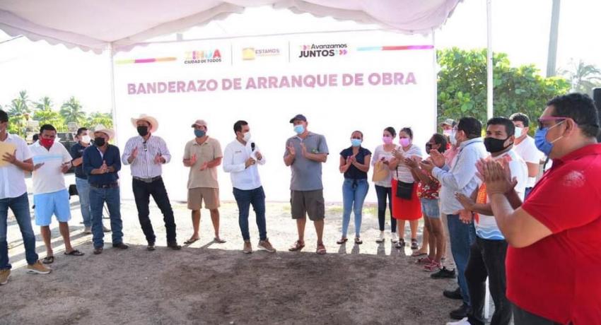 Gobierno que preside Jorge Sánchez Allec inicia pavimentación de calle principal de playa Larga