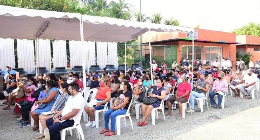 Alcalde Jorge Sánchez Allec entrega apoyos a más familias para que mejoren sus viviendas