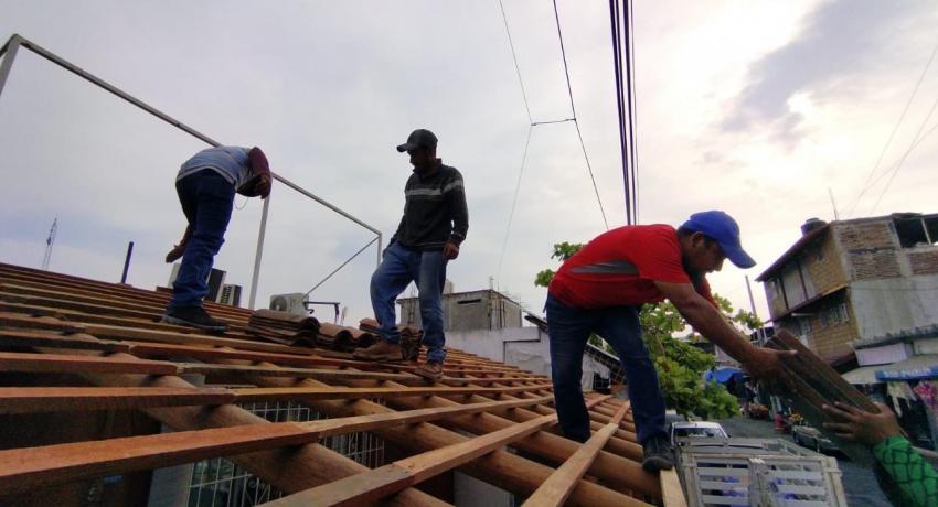 Gobierno de Zihuatanejo continua con el mejoramiento de imagen de la ciudad con nuevos tejabanes