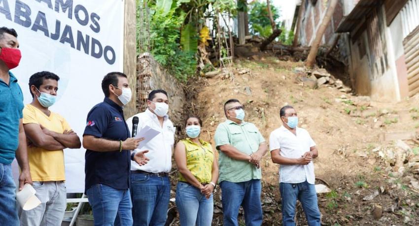 Presidente Jorge Sánchez arranca pavimentación de andador en colonia Salvador Espino