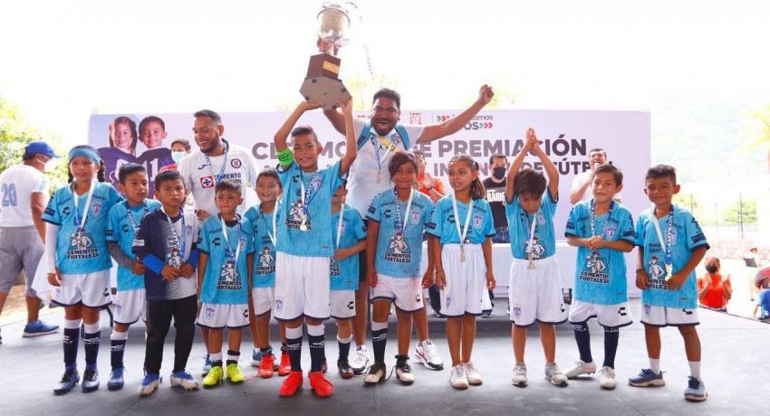 Culminó con éxito torneo de fútbol en la Liga Infantil Municipal de Zihuatanejo 