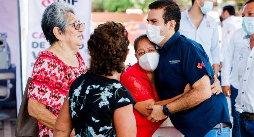 Presidente Jorge Sánchez y Lizette Tapia arrancan campaña de salud visual en Pantla
