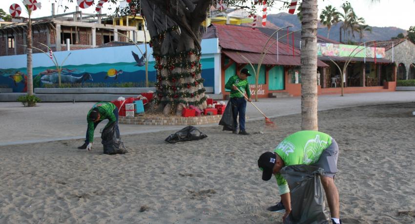 Servicios Públicos inicia el año redoblando esfuerzos en la limpieza de playas y otros puntos de la ciudad. *Se realizó un trabajo especial por la Gala de Pirotecnia 