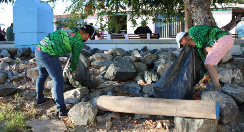 Servicios Públicos inicia el año redoblando esfuerzos en la limpieza de playas y otros puntos de la ciudad. *Se realizó un trabajo especial por la Gala de Pirotecnia 