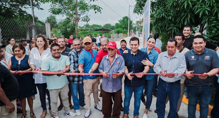 Gobierno de Jorge Sánchez Allec entrega nueva obras de pavimentación en San José Ixtapa