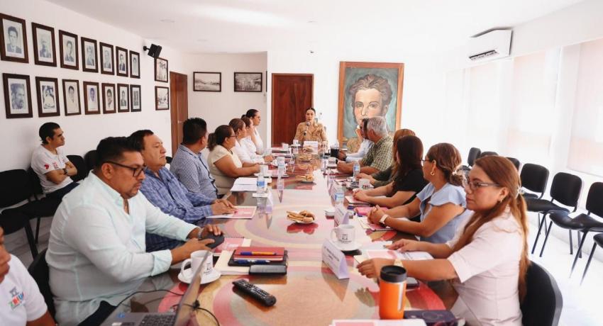 En el inicio de su gobierno, la presidenta Lizette Tapia Castro ...