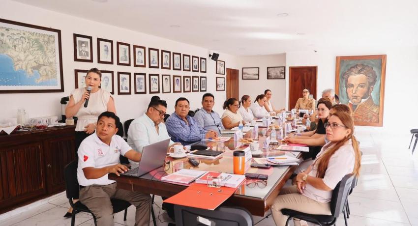 En el inicio de su gobierno, la presidenta Lizette Tapia Castro ...