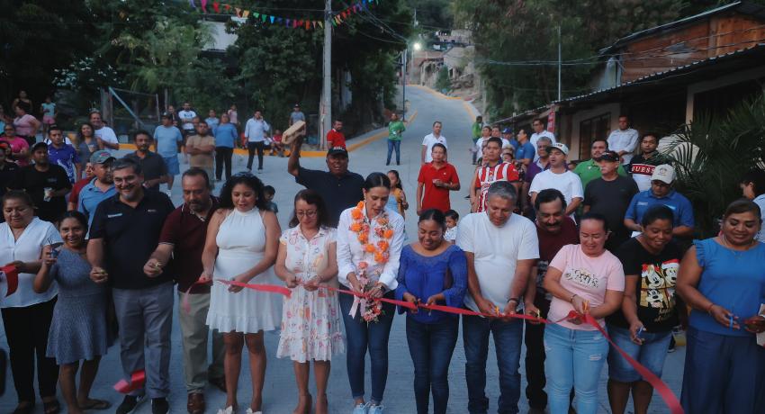 Lomas del Quebrachal recibe calle pavimentada