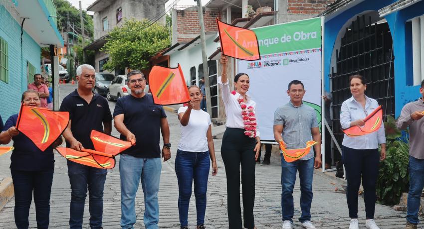 El Gobierno Municipal arranca la pavimentación de la calle Ruiz Massieu en la colonia Primer Paso Cardenista.