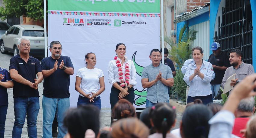 El Gobierno Municipal arranca la pavimentación de la calle Ruiz Massieu en la colonia Primer Paso Cardenista.