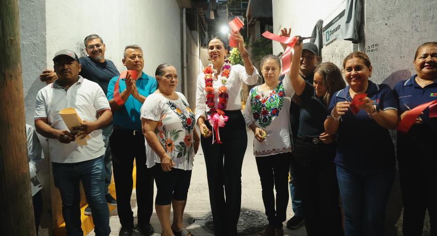 Lizette Tapia Castro inaugura obra en la colonia 24 de Abril.