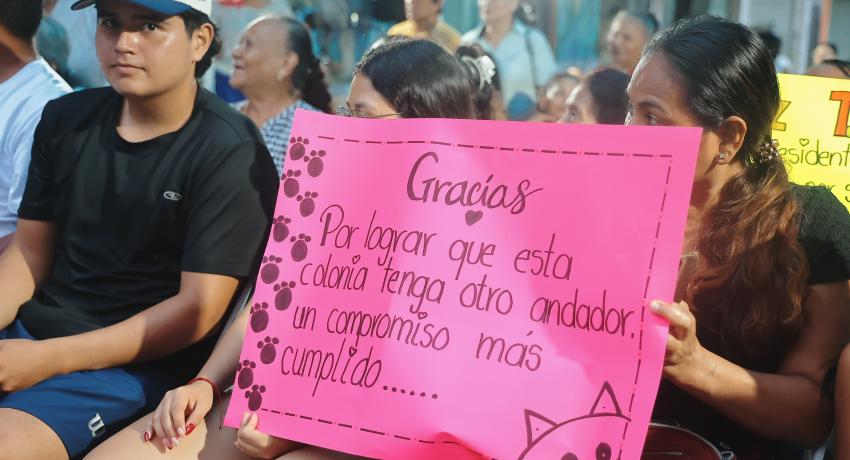 Lizette Tapia Castro inaugura obra en la colonia 24 de Abril.