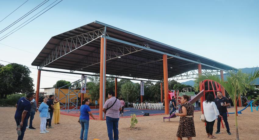 Entrega Lizette Tapia Castro espacio público y deportivo en el Fraccionamiento Ayocuan