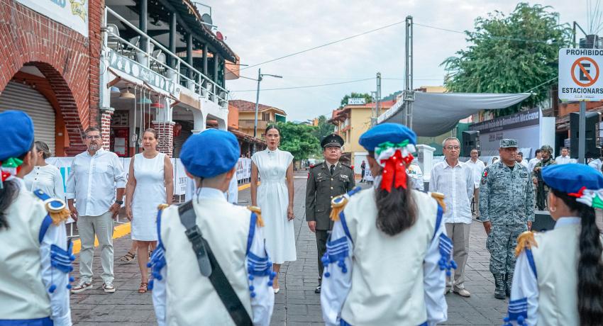Desfile de la Revolución organizado por el gobierno de Lizette Tapia Castro tuvo la más alta participación.