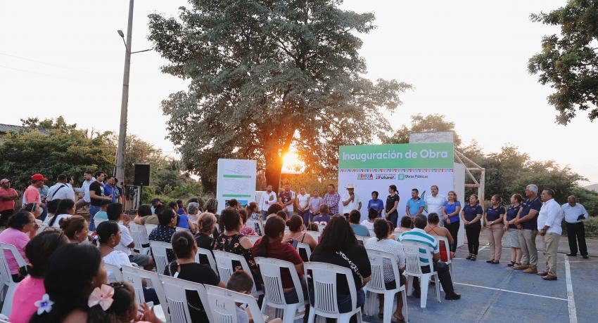 Presidenta Lizette Tapia lleva beneficios de la obra pública hasta las comunidades.