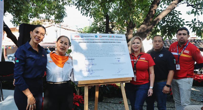 Ayuntamiento de Zihuatanejo y Tiendas OXXO firman convenio para mejorar la seguridad de las mujeres
