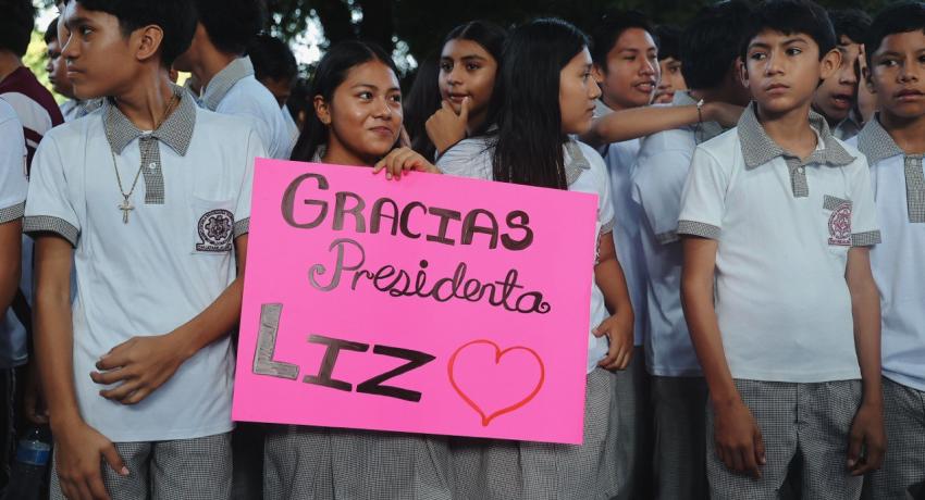 Presidenta Lizette Tapia Castro entrega espacio deportivo en Escuela Secundaria Técnica 52