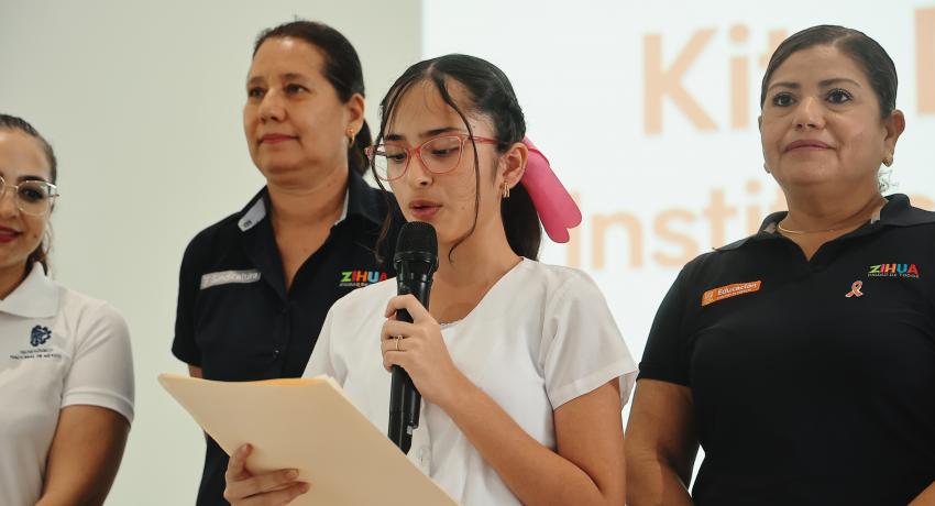 Entrega la presidenta Lizette Tapia Castro material deportivo para escuelas del municipio.