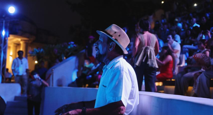 Zihuatanejo impulsa la conservación y el avistamiento responsable de las ballenas con el evento Al Son del Mar en el Partenón.