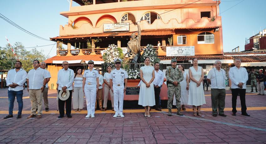 Encabeza Lizette Tapia Castro el festejo por el 72 aniversario del Municipio de Zihuatanejo de Azueta.