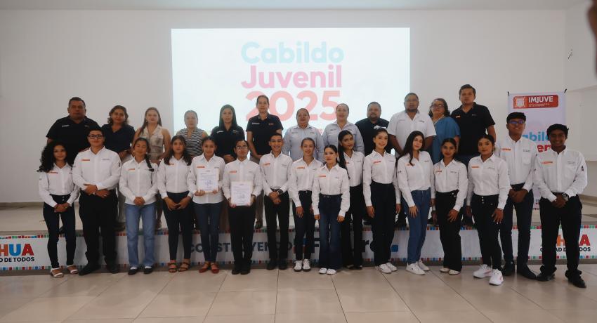 Toma protesta el nuevo Cabildo Juvenil de Zihuatanejo.