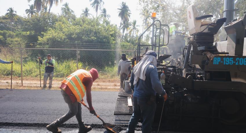 Zihuatanejo avanza con obra pública mejorando la movilidad y la imagen del municipio